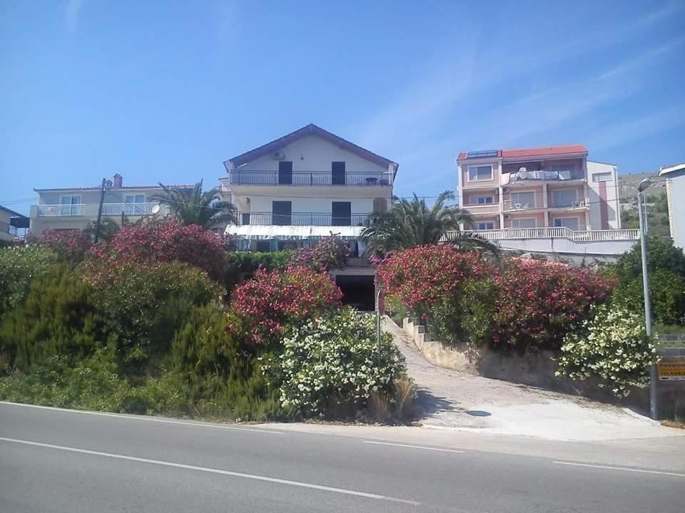 Apartmani Ruzmarin - Seget Donji, โตรกีร์ ภายนอก รูปภาพ