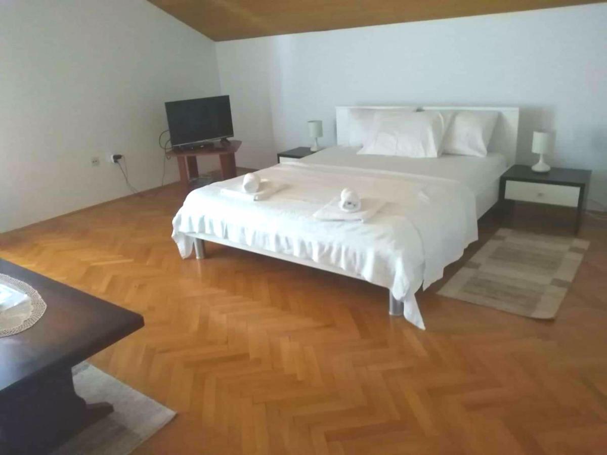 Apartmani Ruzmarin - Seget Donji, โตรกีร์ ภายนอก รูปภาพ