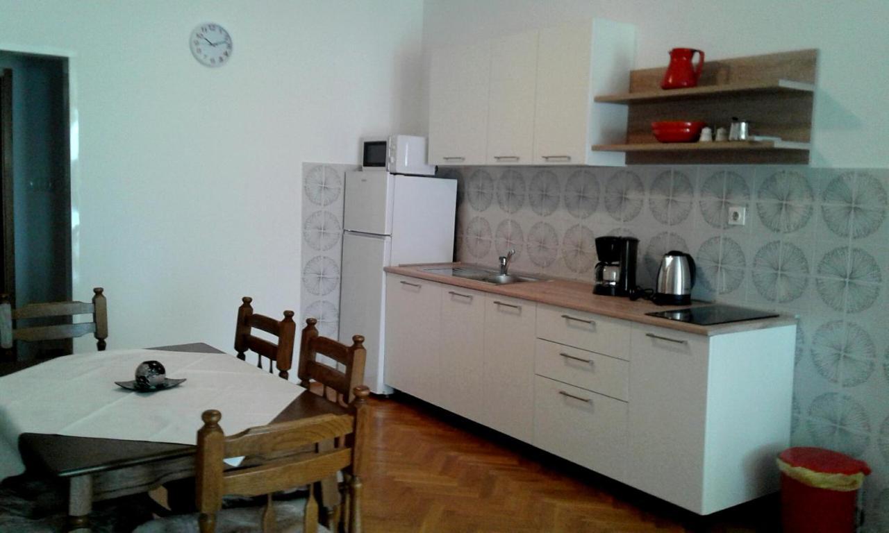 Apartmani Ruzmarin - Seget Donji, โตรกีร์ ภายนอก รูปภาพ