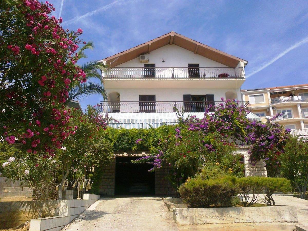 Apartmani Ruzmarin - Seget Donji, โตรกีร์ ภายนอก รูปภาพ