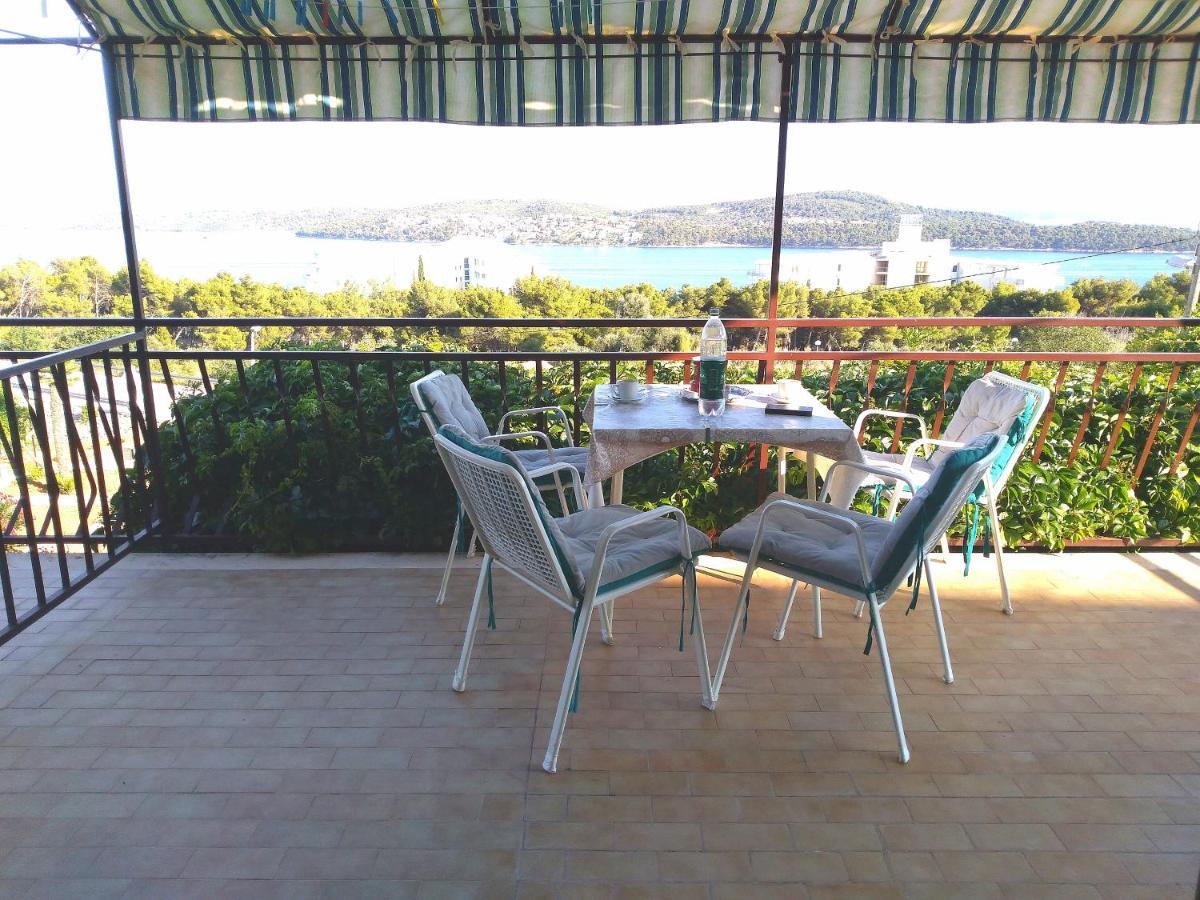 Apartmani Ruzmarin - Seget Donji, โตรกีร์ ภายนอก รูปภาพ