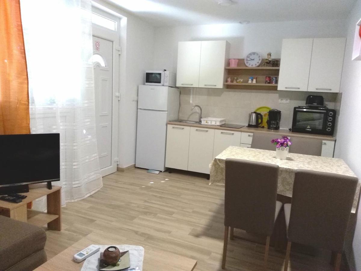 Apartmani Ruzmarin - Seget Donji, โตรกีร์ ภายนอก รูปภาพ