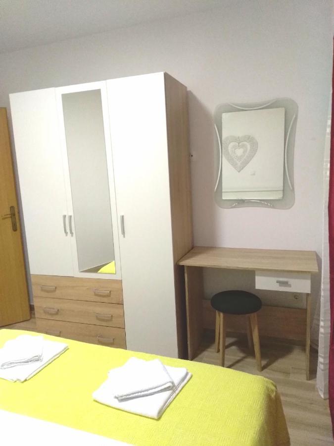 Apartmani Ruzmarin - Seget Donji, โตรกีร์ ภายนอก รูปภาพ