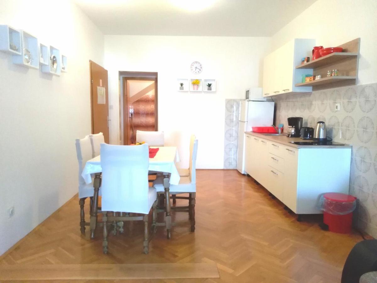 Apartmani Ruzmarin - Seget Donji, โตรกีร์ ภายนอก รูปภาพ