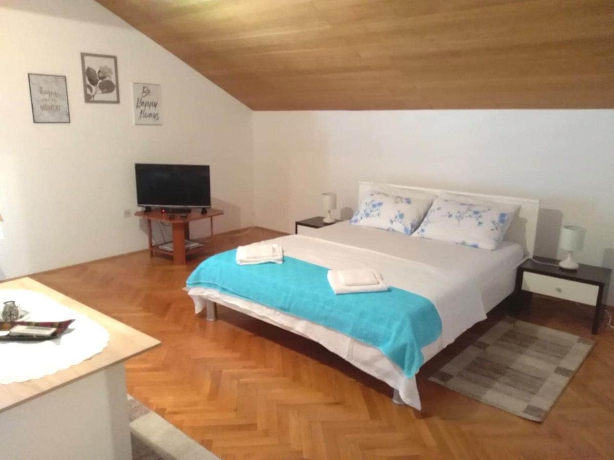 Apartmani Ruzmarin - Seget Donji, โตรกีร์ ภายนอก รูปภาพ
