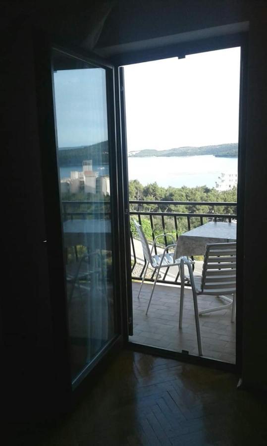 Apartmani Ruzmarin - Seget Donji, โตรกีร์ ภายนอก รูปภาพ