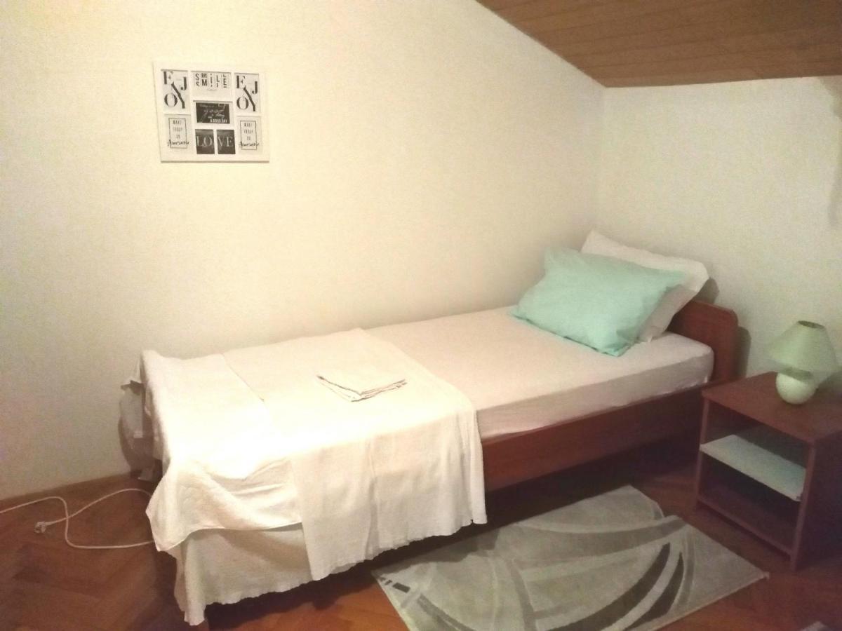 Apartmani Ruzmarin - Seget Donji, โตรกีร์ ภายนอก รูปภาพ