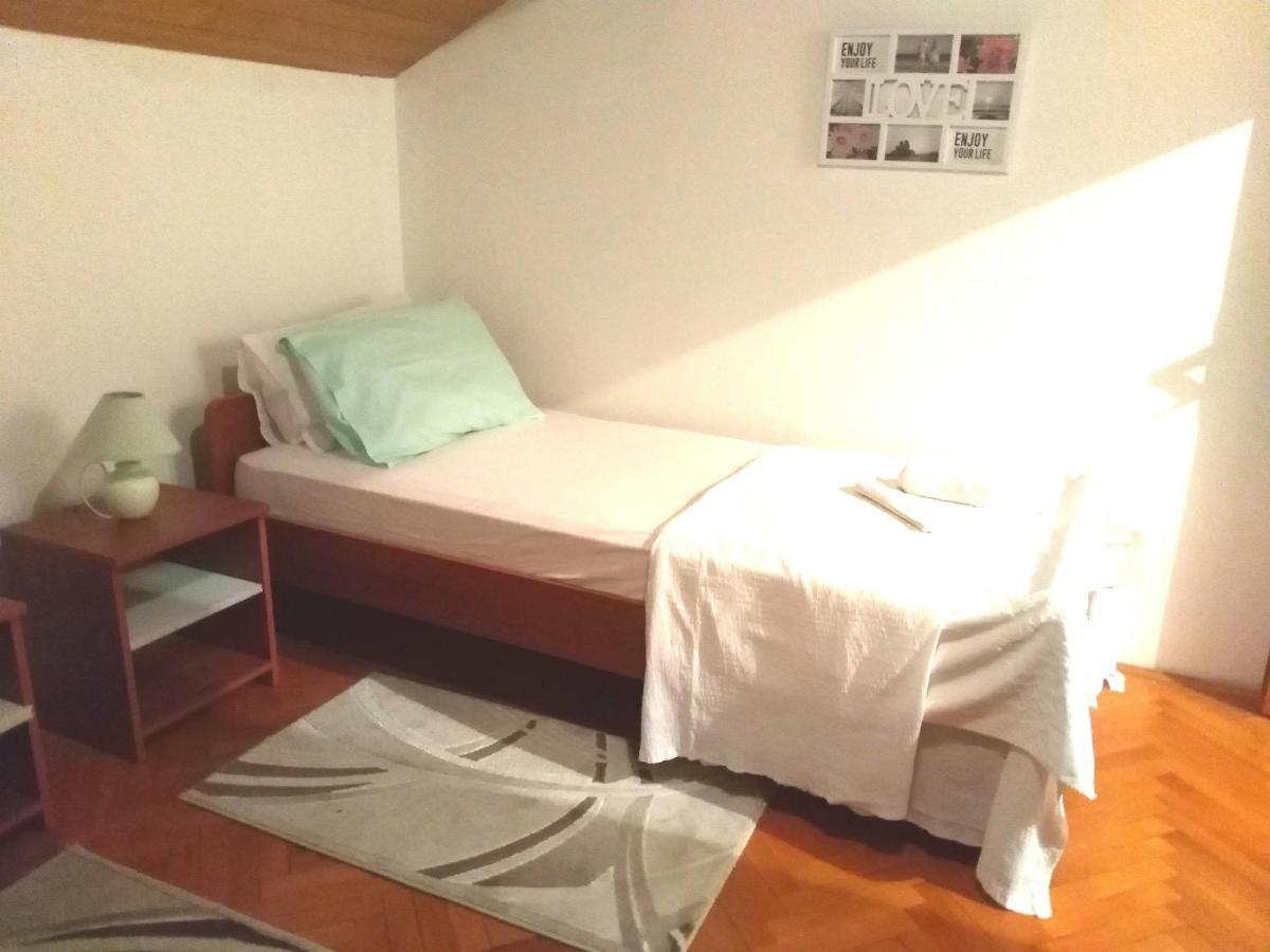 Apartmani Ruzmarin - Seget Donji, โตรกีร์ ภายนอก รูปภาพ